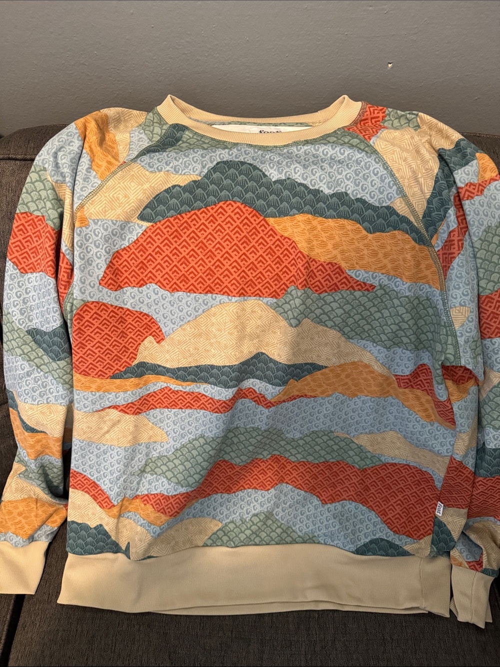 Patterned Wave-Print Crewneck Sweatshirt in Multicolor